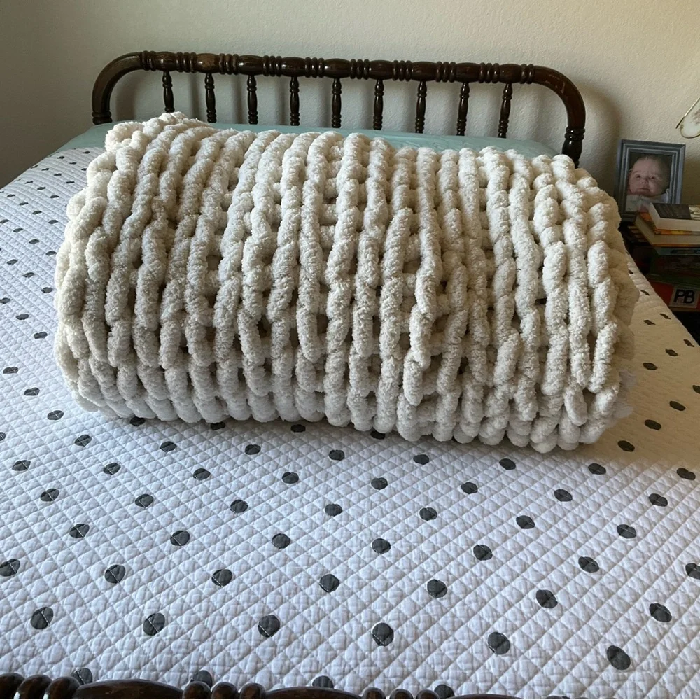 Chunky Handmade Jumbo Yarn‎ Throw Blanket 2-Toned Cream & Pink Snuggly Farmhouse